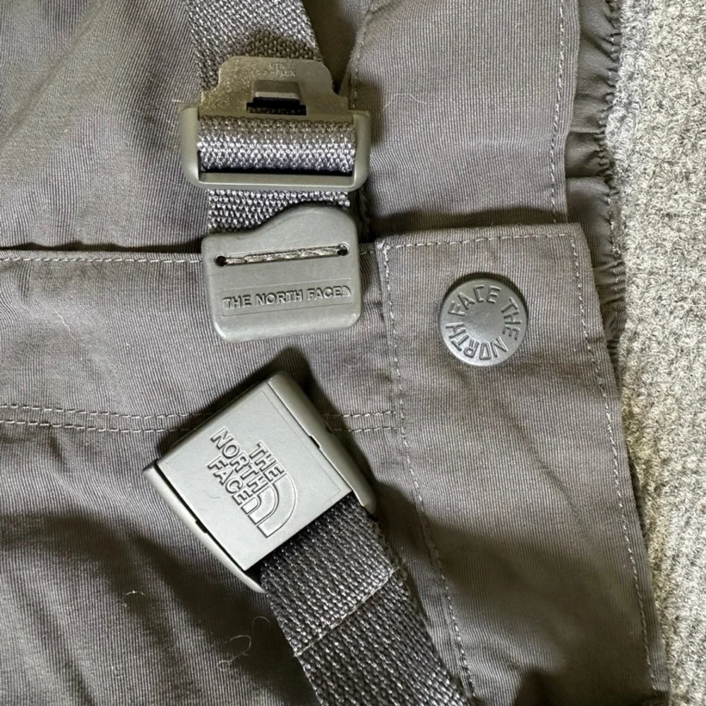 The North Face Mens Class V Belted Shorts Asphalt Grey Nylon Hiking Medium